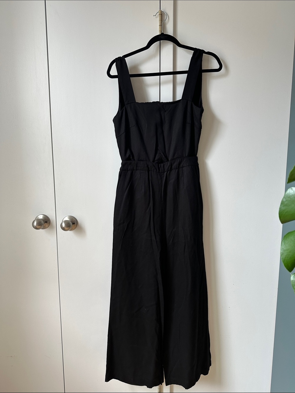 VETTA Black Square-Neck Wide-Leg Jumpsuit